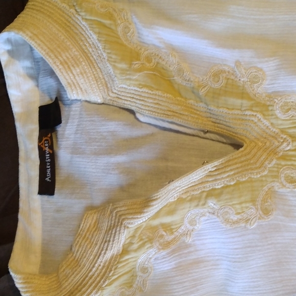 Ashley Stewart 2x white n gold embroidered blouse - Picture 7 of 10